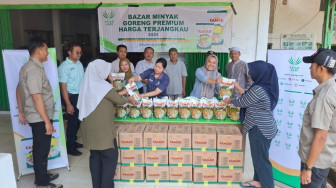 Asian Agri Salurkan Ribuan Liter Minyak Goreng Melalui Bazar Ramadan di Jambi
